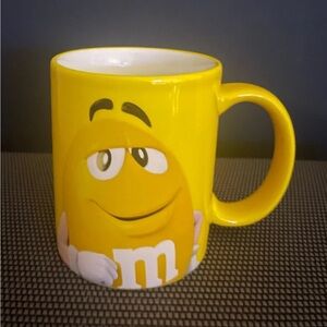 M&M’s 10 oz. Ceramic Coffee Cup Mug Yellow EASILY IMPRESSED Candy